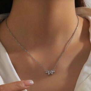 ⚠️Clearance Elegant Silver Necklace with Leaf Design